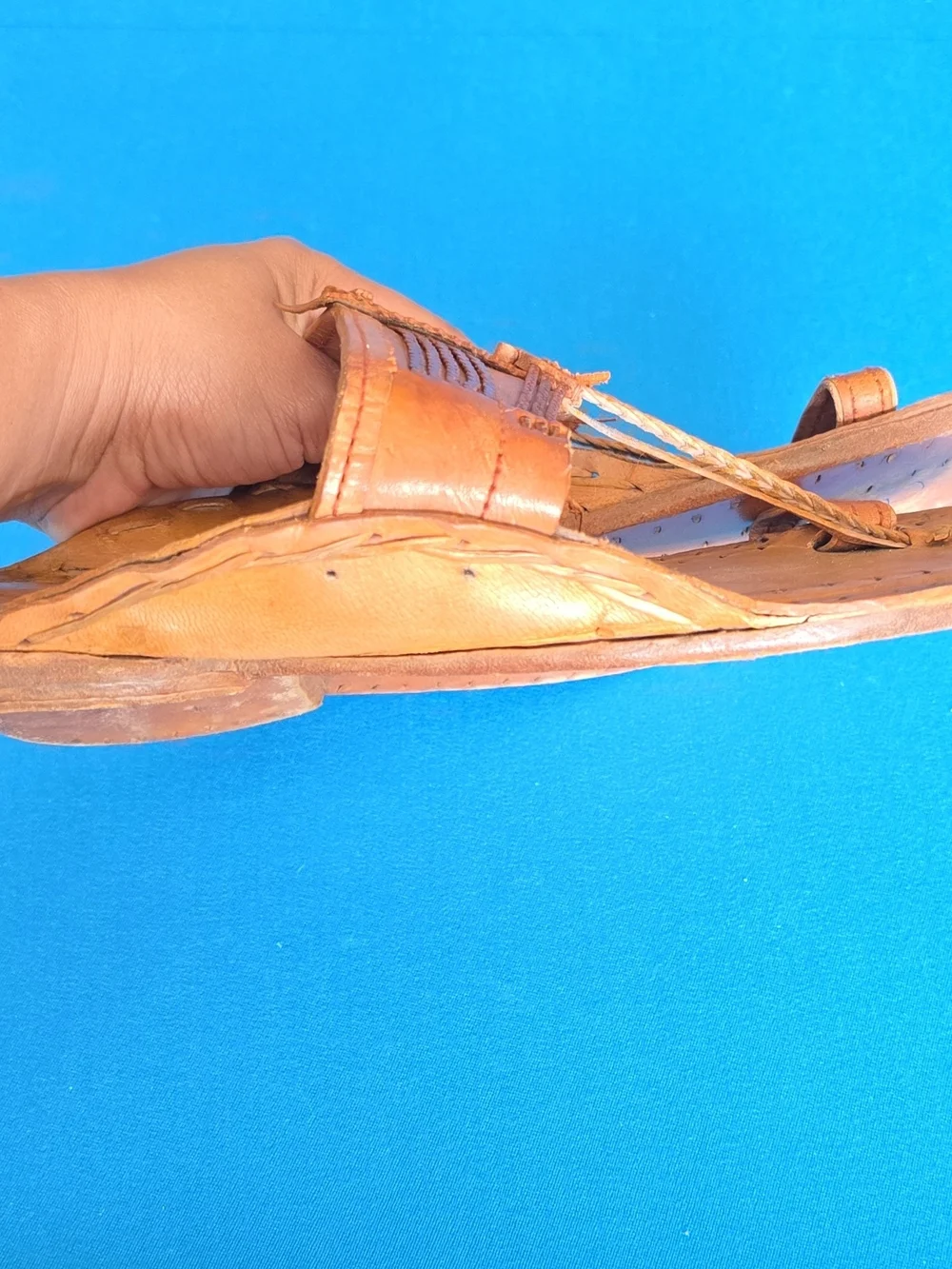 Men's Leather Toe-Loop Sandals in Tan They are vintage sandals from India